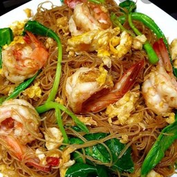 เส้นหมี่ผัดซีอิ้ว กุ้ง,หมึก,เนื้อ,หมูกรอบ