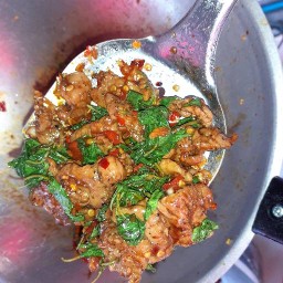 ส้มตำ ต.ตูน  กะเพราเนื้อโคขุน และ ต.เนื้อย่างโคขุน พัทยา เขาตาโล