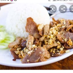 ข้าวราด หมุ,ไก่,หมุสับ ทอดกระเทียม