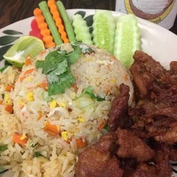 ข้าวผัด  - หมู,ไก่,เนื้อ,กุ้ง,หมึก,หมูกรอบ ทอดกระเทียม