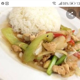 ข้าวราดผัดพริกหยวก หมุ,ไก่,หมุสับ,หมุยอ