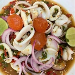 ยำปลาหมึก+ไข่แดงเค็มเต็มใบ