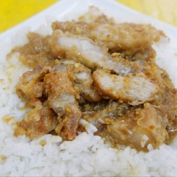 ไก่ทอดกระเทียมราดข้าว