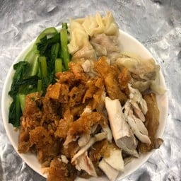 บะหมี่เกี้ยวไก่ทอด