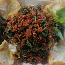 Rice Topped With Stir-Fried Beef And Basil For 3-4 Persons (4 Eggs)