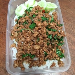 ผัดกะเพราหมูสับ ไข่ดาว