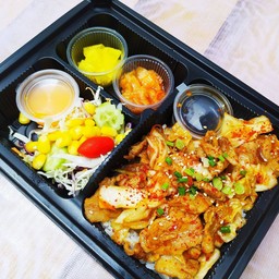 ข้าวหน้าหมูย่างผัดกิมจิ
