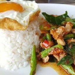 ผัดพริกแกงถั่ว