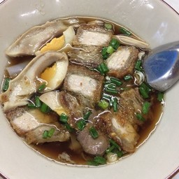 ก๋วยจั๊บน้ำใส ทางร้านไม่มีบริการถ้วยกับช้อนให้นะคะ