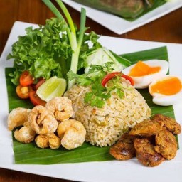 ข้าวผัดน้ำพริกหนุ่ม