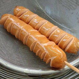 ไส้กรอกรมควันหนังกรอบ