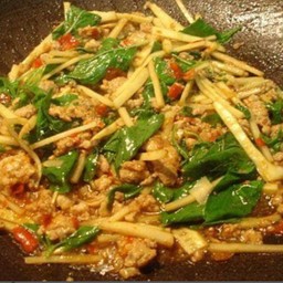 ข้าวผัดกระเพราหน่อไม้หมูสับ+ไข่ดาว