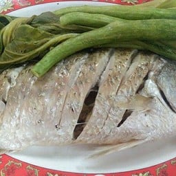 ปลากะพงนึ่งผัก  ตัวละ