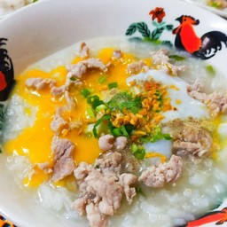 ข้าวต้มหมูทรงเครื่อง