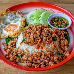 ข้าวราดกะเพราหมู+ไข่ดาว