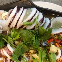 ปลาหมึกไข่นึ่งมะนาว