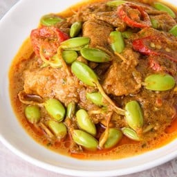 ผัดเผ็ดหมูลูกเหลียง