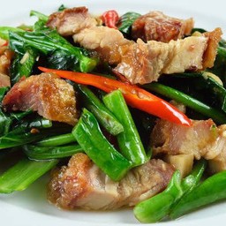 คะน้าหมูกรอบ(กับข้าว)