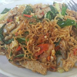 กระเพราหมูมาม่า