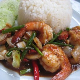 ผัดน้ำพริกเผาราดข้าว