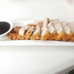 หมูกรอบจิ้มซีอิ๊วหวาน