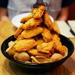 ปีกไก่ทอด 1 กิโล รสชาติแบบต้นตำรับที่ปรุงด้วยสูตรเฉพาะ เนื้อนุ่มชุ่มช่ำ 
