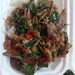 ข้าวราดกระเพรา​ขา​หมู​
