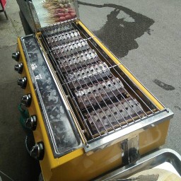 ร้านลูกชิ้นย่างทะเลเผา รถเข็นคลื่อนที่ ซอย7-11ตลาดศรีเขมา