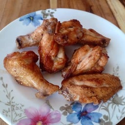ไก่ทอดนอกเมนู แต่ขอให้พี่เขาทอดให้กิน