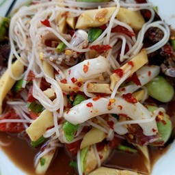 ตำขนมจีนปลาหมึกหน่อไม้