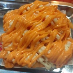 Fries...Cheese (เฟรนช์ฟรายส์ชีสสส) ตลาด 100 ปีเมืองย่า