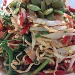 ส้มตำเส้นมาม่า