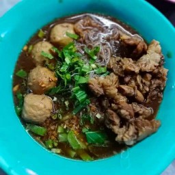 ร้านก๋วยเตี๋ยวอาจารย์อ้วนลำลูกกาคลอง4