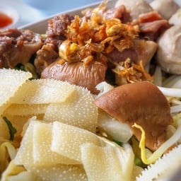 ก๋วยเตี๋ยวไส้ ก๋วยจั๊บยวน
