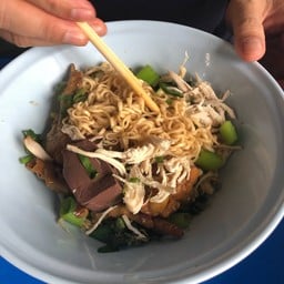 ก๋วยเตี๋ยวไก่ตุ๋นมะระ ปากซอย วิภา60แยก5