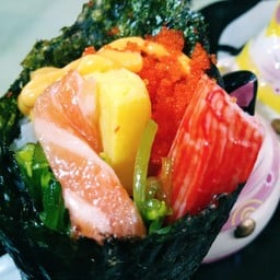 ซากุระซูชิ (ตลาดอาร์เอ็นยาร์ด)