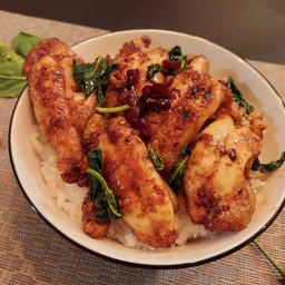 แดก!! กะเพรา ตั้งฮั่วเส็ง