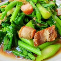 ผัดคะน้า(กับข้าาว)