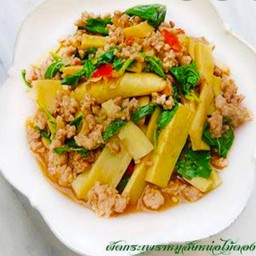 ข้าวกระเพราไก่หน่อไม้