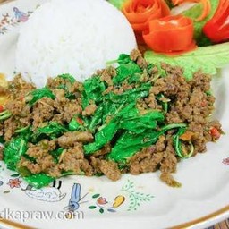 ข้าวกระเพราเนื้อราดข้าว