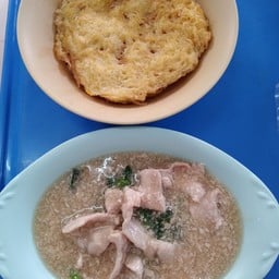 ราดหน้าหมูใส่ไข่-หมี่