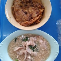 ราดหน้าหมูใส่ไข่-ใหญ่