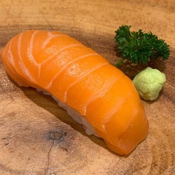 ซูชิแซลมอน คำละ