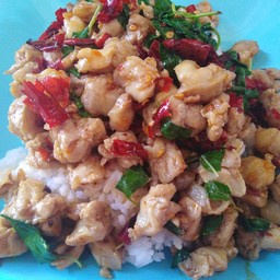 จ๋าก๋วยเตี๋ยวต้มไข่เยิ้ม