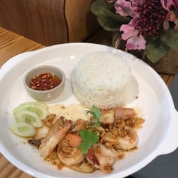 ข้าวกุ้งทอดกระเทียม