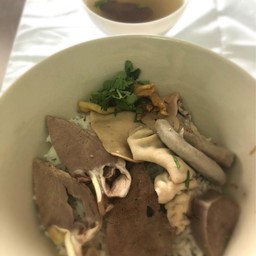 ข้าวต้มรวมเครื่องในหมู