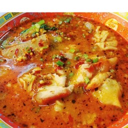 เกี๊ยวต้มยำน้ำ หมูย่างอบน้ำผึ้ง