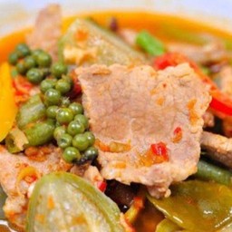 แกงป่าหมูหรือไก่ชิ้น