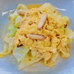 กระกล่ำปลีผัดน้ำปลาราดไข่ข้นปู