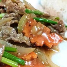หมูผัดน้ำมันหอยราดข้าว